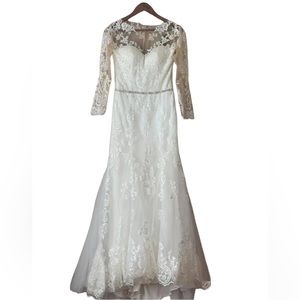 Never worn wedding dress